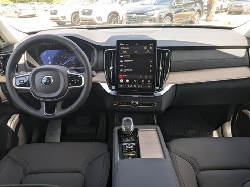 New 2025 Volvo XC90 T8 Plus w/ Protection Package Premier image 16