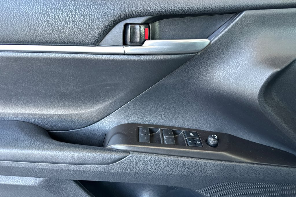 Used 2021 Toyota Camry LE FWD image 16