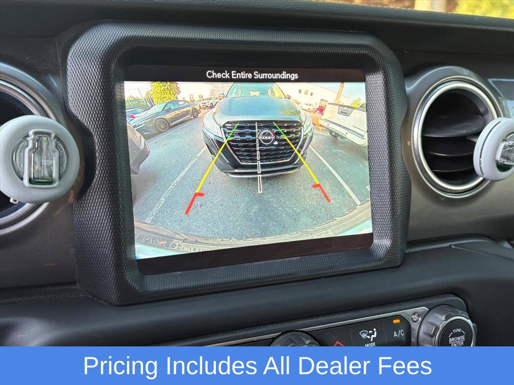 Used 2018 Jeep Wrangler Unlimited Sahara AWD/4WD image 9