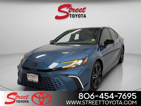 Used 2025 Toyota Camry XSE image 1