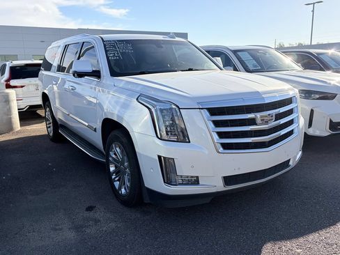 Used 2017 Cadillac Escalade ESV 4WD image 4