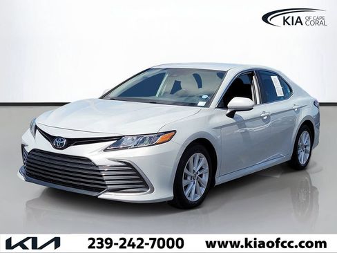 Used 2022 Toyota Camry LE FWD image 3