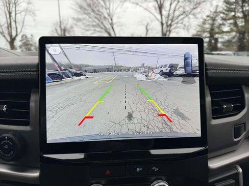 Used 2022 Ford Expedition XLT image 28