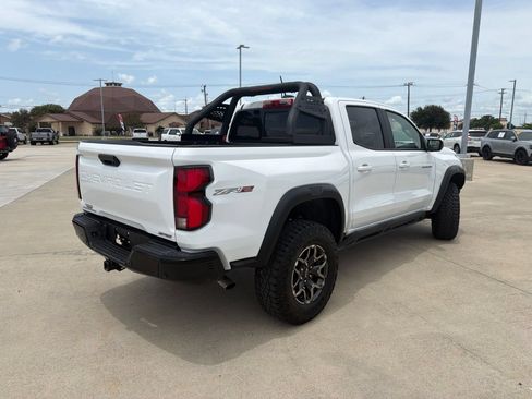 Used 2024 Chevrolet Colorado ZR2 w/ Safety Package AWD/4WD image 7