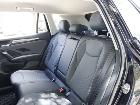 Certified 2025 Volkswagen Tiguan SE FWD image 28