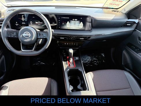 Used 2025 Nissan Kicks SR FWD image 8