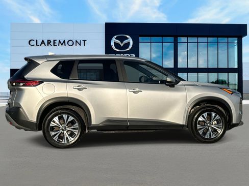 Used 2023 Nissan Rogue SV image 4