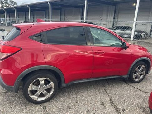 Used 2017 Honda HR-V EX image 10