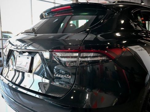 Used 2022 Maserati Levante GT image 11