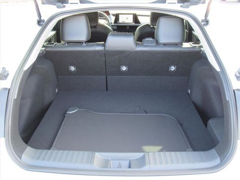 Used 2025 Toyota Prius XLE image 28