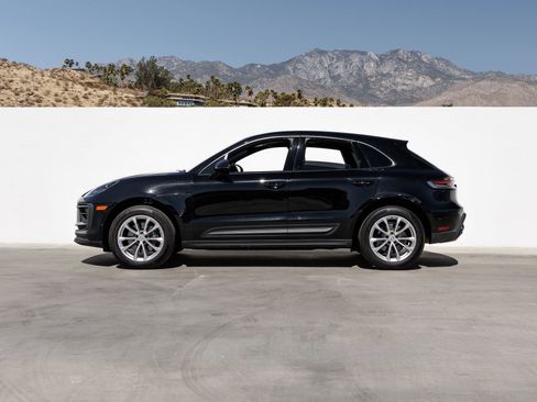 Certified 2023 Porsche Macan AWD/4WD image 2