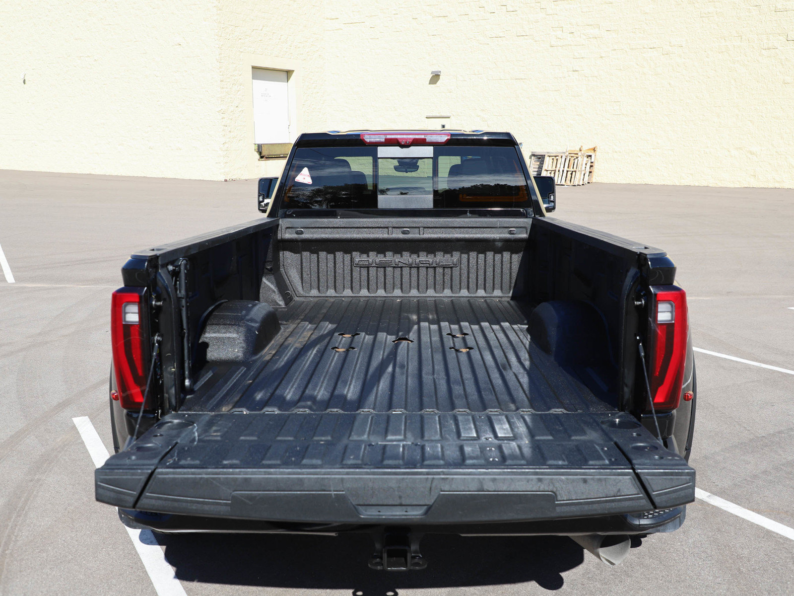Used 2024 GMC Sierra 3500 Denali w/ Denali Reserve Package AWD/4WD image 15