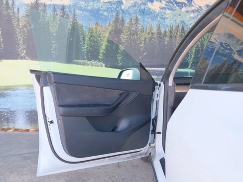 Used 2020 Tesla Model Y Long Range AWD/4WD image 9