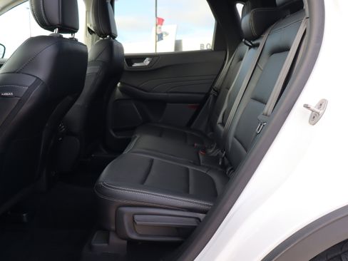 Used 2021 Ford Escape Titanium image 10