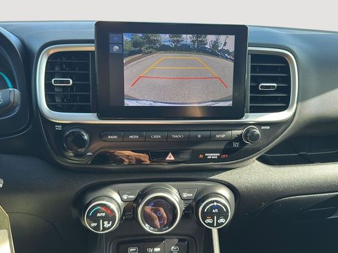 Used 2023 Hyundai Venue SEL FWD image 31