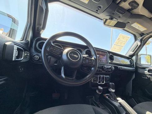 Used 2021 Jeep Gladiator Sport AWD/4WD image 18