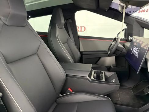 Used 2025 Tesla Cybertruck AWD Crew Cab image 16