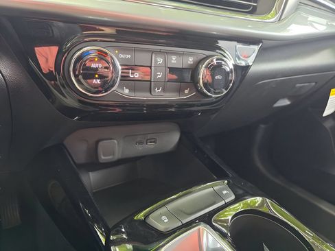New 2026 Chevrolet Trax LT w/ LT Convenience Package FWD image 23