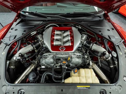 Used 2016 Nissan GT-R Premium image 13