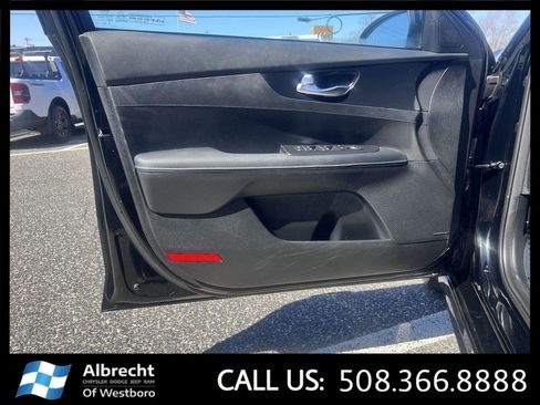 Used 2023 Kia Forte GT-Line w/ GT-Line Premium Package FWD image 11