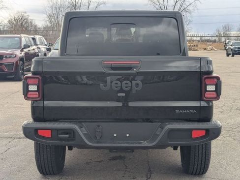 New 2026 Jeep Gladiator Sahara image 4