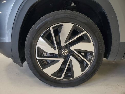 Used 2025 Volkswagen Atlas SE AWD/4WD image 8