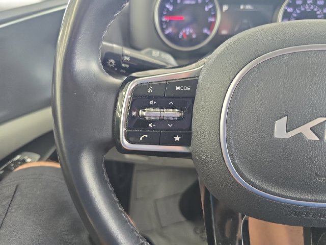 Certified 2024 Kia Carnival LX FWD image 19