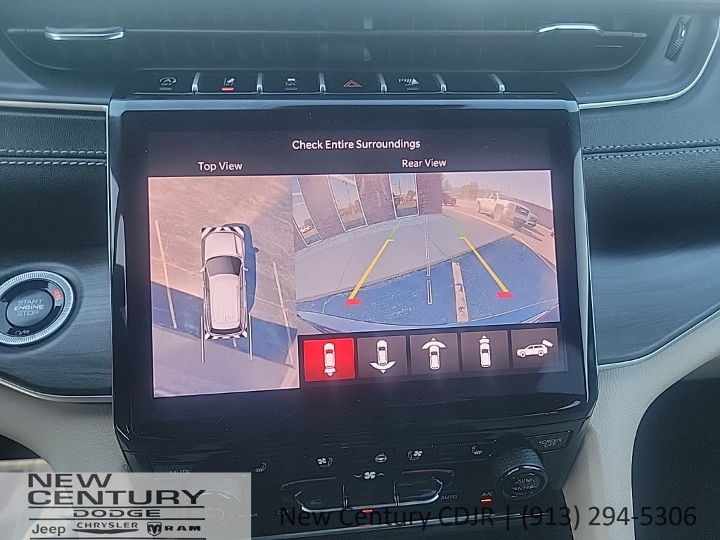 Used 2025 Jeep Grand Cherokee Limited w/ Luxury Tech Group II AWD/4WD image 16
