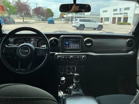 Certified 2021 Jeep Gladiator Sport AWD/4WD image 15