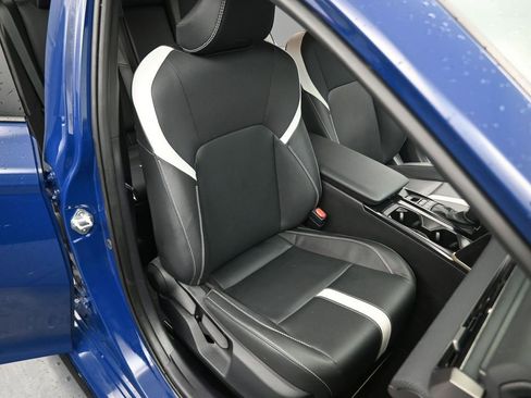 Used 2025 Toyota Camry SE image 12