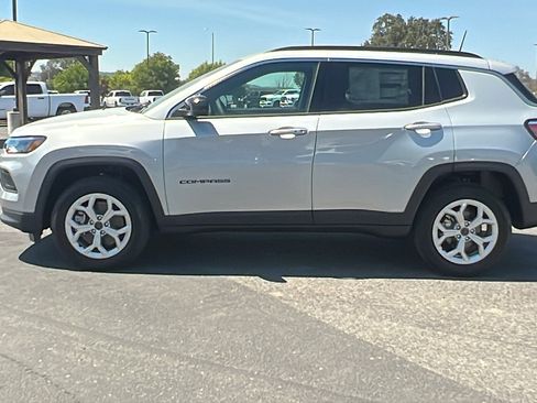 New 2025 Jeep Compass Latitude image 6