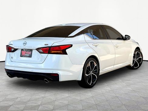 Used 2024 Nissan Altima 2.5 SR w/ SR Premium Package FWD image 6