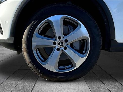 Used 2022 Mercedes-Benz GLC 300 4MATIC image 4