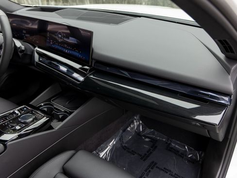 Used 2025 BMW i5 xDrive40 w/ Premium Package image 54