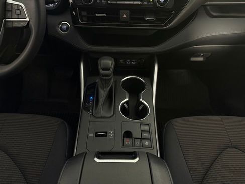 Used 2023 Toyota Highlander L image 19