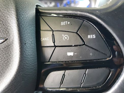 Used 2019 Chrysler Pacifica Touring Plus w/ S Appearance Package FWD image 24