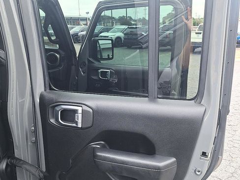 Used 2023 Jeep Gladiator Sport AWD/4WD image 25