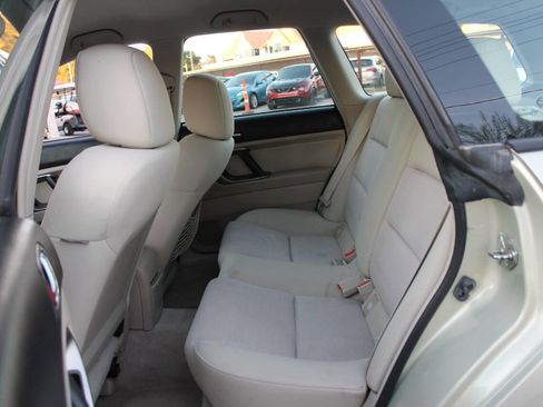Used 2007 Subaru Outback 2.5i L.L. Bean image 22