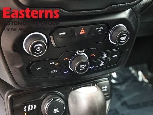 Used 2018 Jeep Renegade Altitude AWD/4WD image 20