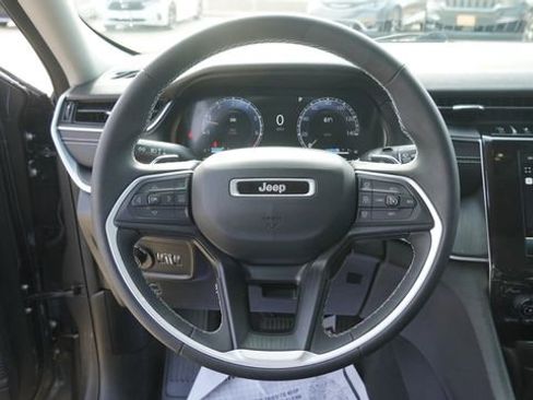 Used 2023 Jeep Grand Cherokee L Laredo image 26