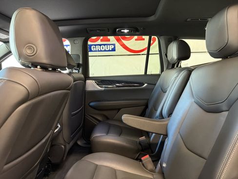 Used 2025 Cadillac XT6 Premium Luxury FWD image 22