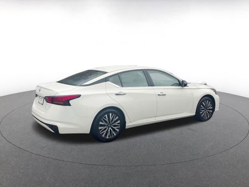 Used 2025 Nissan Altima 2.5 SV image 15