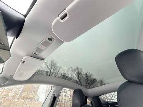 Used 2020 Tesla Model Y Long Range image 16