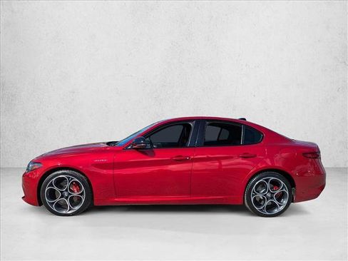 Used 2023 Alfa Romeo Giulia Veloce image 8
