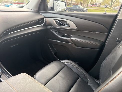 Used 2020 Chevrolet Traverse LT w/ Driver Confidence II Package AWD/4WD image 21