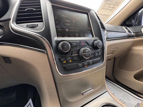 Used 2014 Jeep Grand Cherokee Limited w/ Luxury Group II AWD/4WD image 24