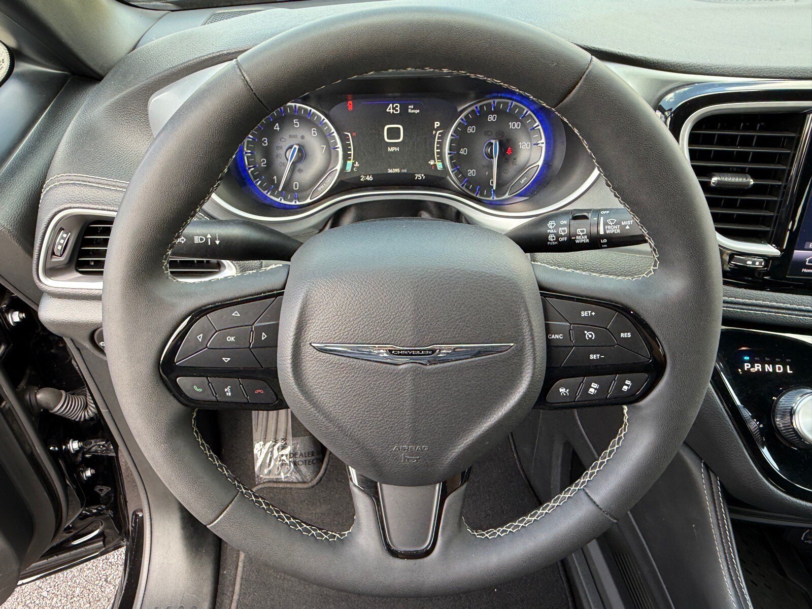 Used 2025 Chrysler Pacifica Limited FWD image 15