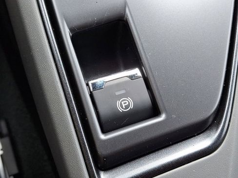 Used 2026 Subaru Crosstrek 2.0i Premium w/ Popular Package #4 image 23