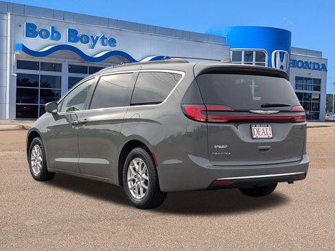 Used 2022 Chrysler Pacifica Touring-L FWD image 3