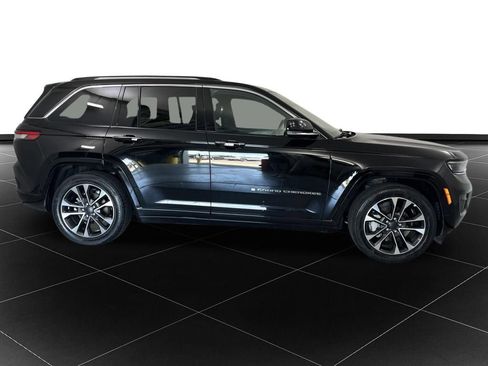 Used 2022 Jeep Grand Cherokee Overland w/ Luxury Tech Group IV AWD/4WD image 6